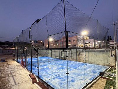 Κατασκευή γηπέδου Super Panoramic Padel τελευταίας γενιάς σε αθλητική εγκατάσταση στο Πόρτο Ράφτη